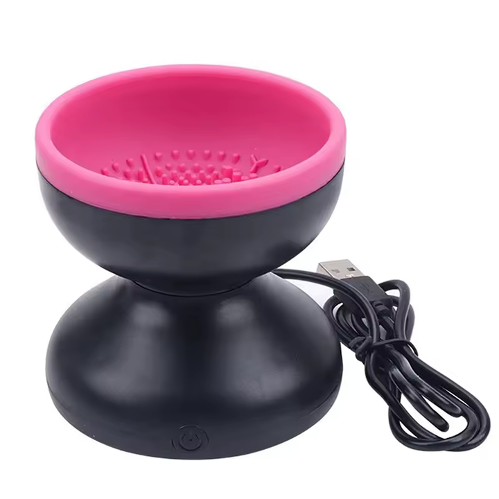 Diseño moderno del limpiador eléctrico de brochas de maquillaje. Herramienta compacta para higiene y cuidado facial.