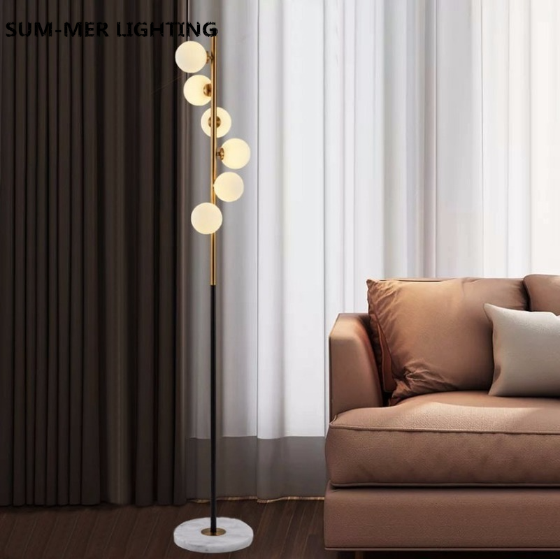Lámpara de pie moderna con esfera LED. Diseño nórdico para iluminación ambiental y estilo.