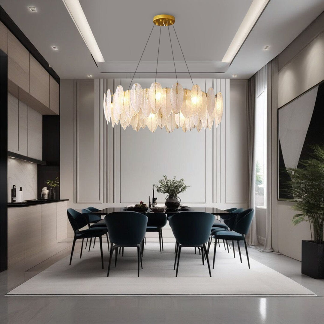 Candelabro de techo moderno con pantallas de vidrio efecto pluma, iluminación LED elegante para el hogar.