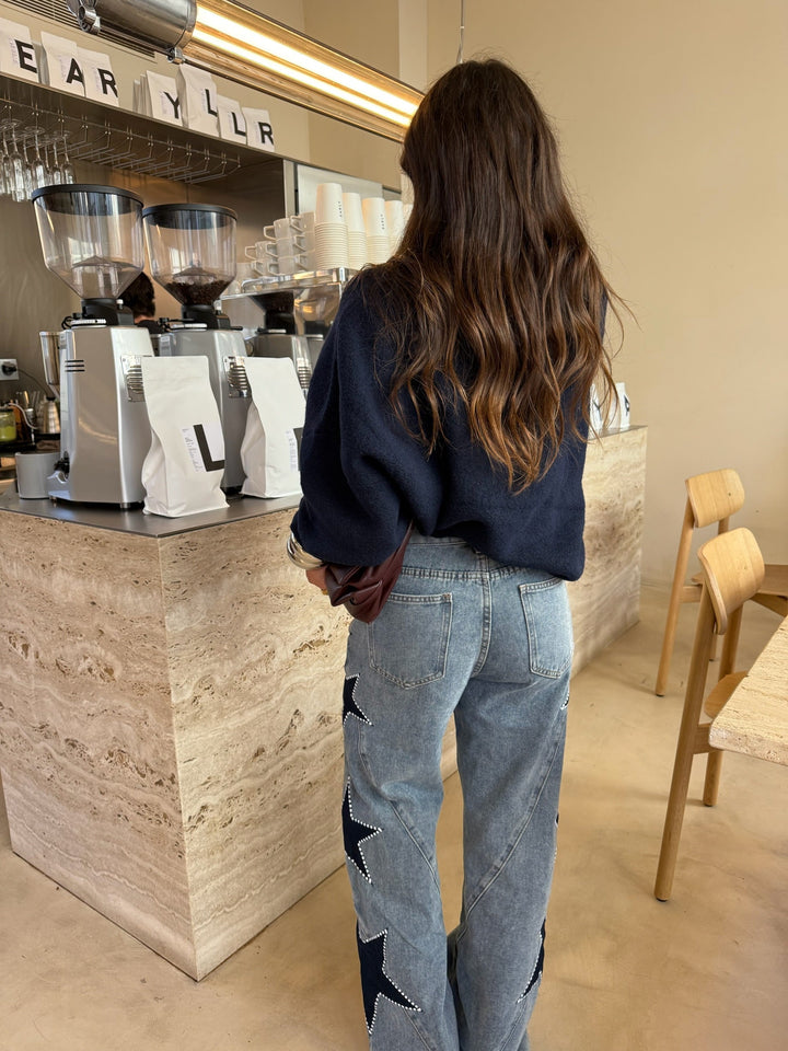 Denim para mujer: Vaqueros azules con patrón de estrellas, diseño moderno y cómodo.