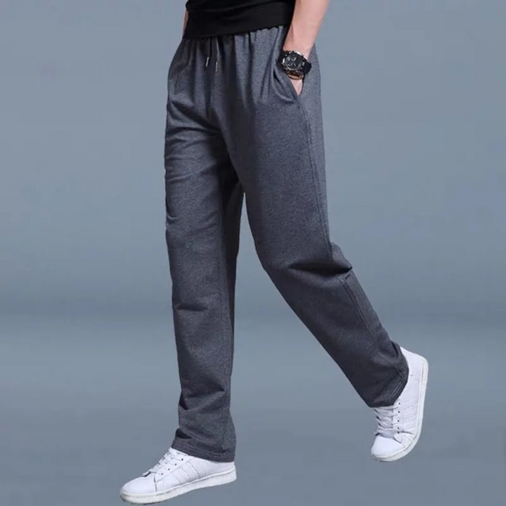 Pantalón de chándal masculino estilo urbano, cómodo y versátil. Fabricado en algodón de calidad.