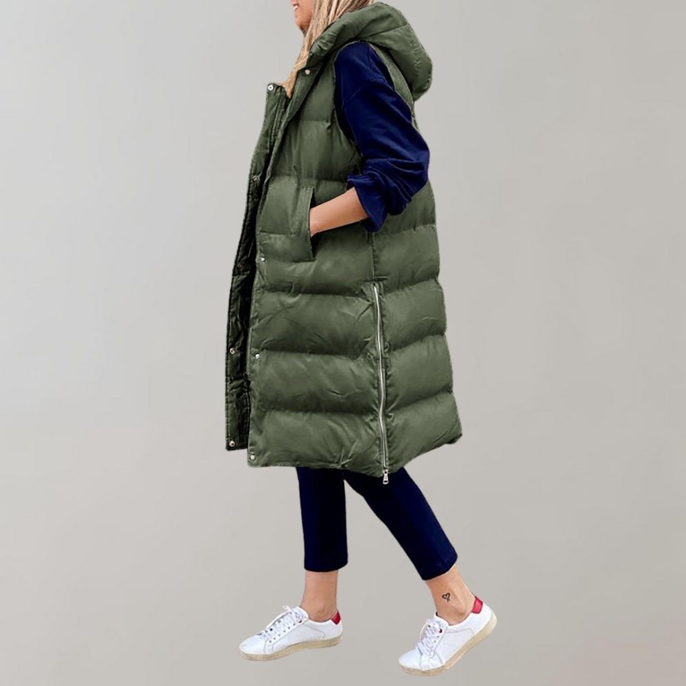 Chaleco acolchado de mujer, sin mangas, ofrece calidez y libertad de movimiento en invierno.