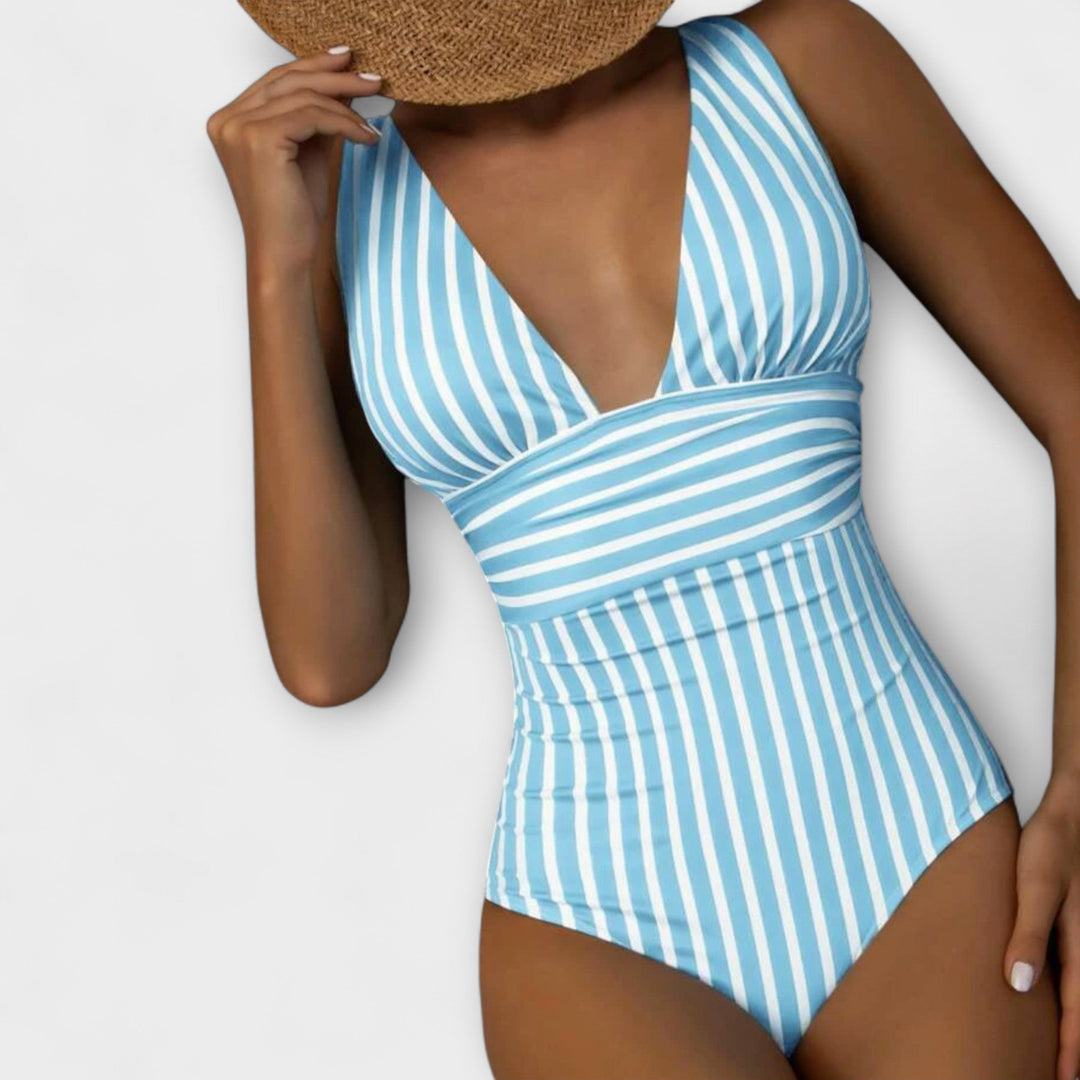 Bañador de mujer elegante con escote V profundo y estampado de rayas. Traje de baño de una pieza para verano.