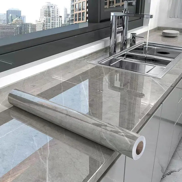 Film de mármol impermeable para baños, una solución moderna y resistente.