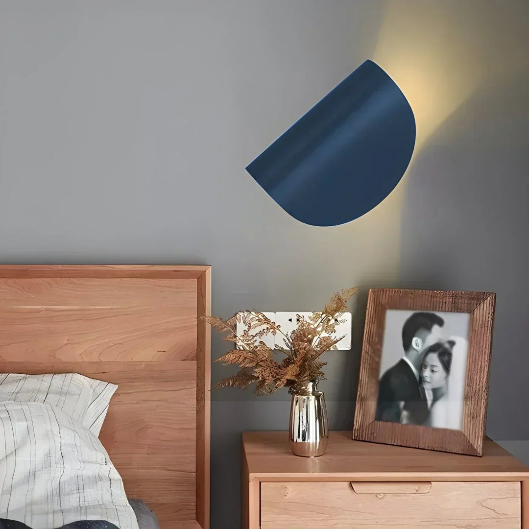 Aplique de pared ajustable para interior, moderno, con foco direccional.