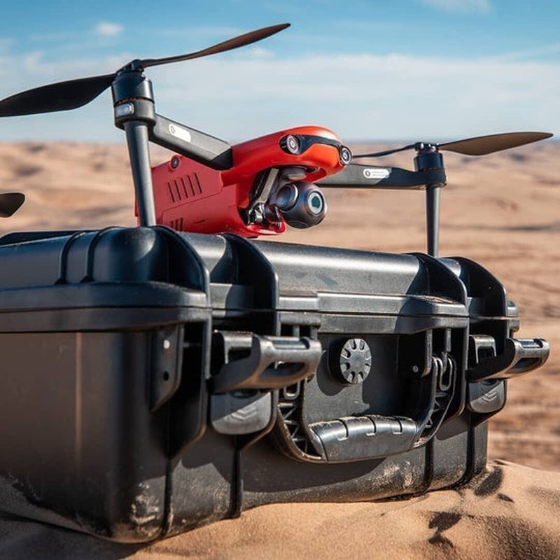 Drone profesional con cámara 4K UHD para fotografía aérea y grabación de vídeo de alta calidad.