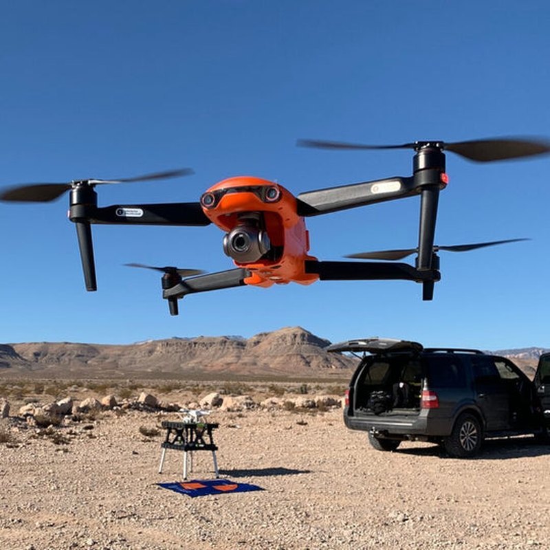 Drone con vuelo extendido, cámara 4K UHD para tomas aéreas impresionantes y vídeo profesional.