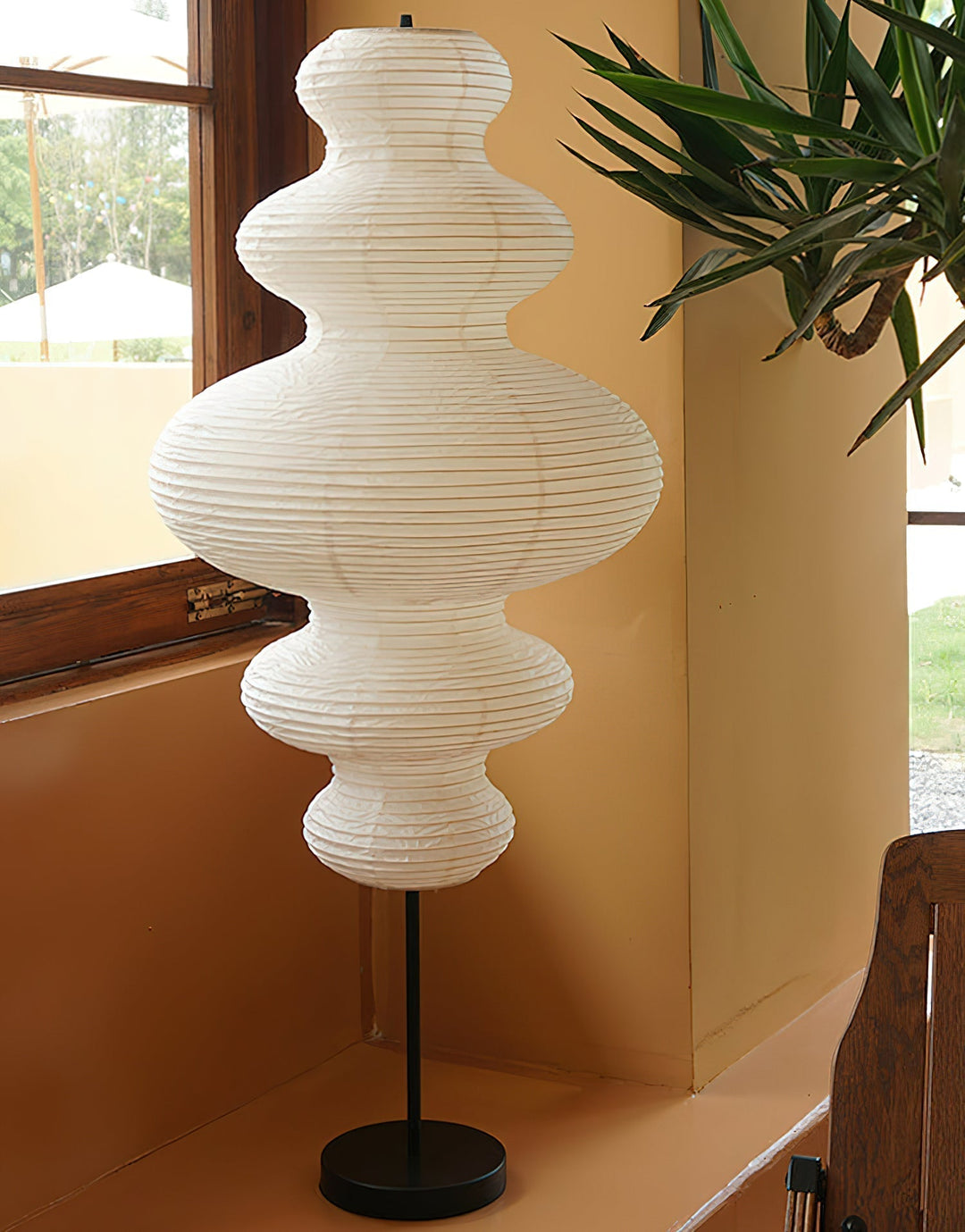 Diseño japandi: lámpara Akari Jun. Iluminación decorativa de pie para salón o dormitorio, hecha a mano.
