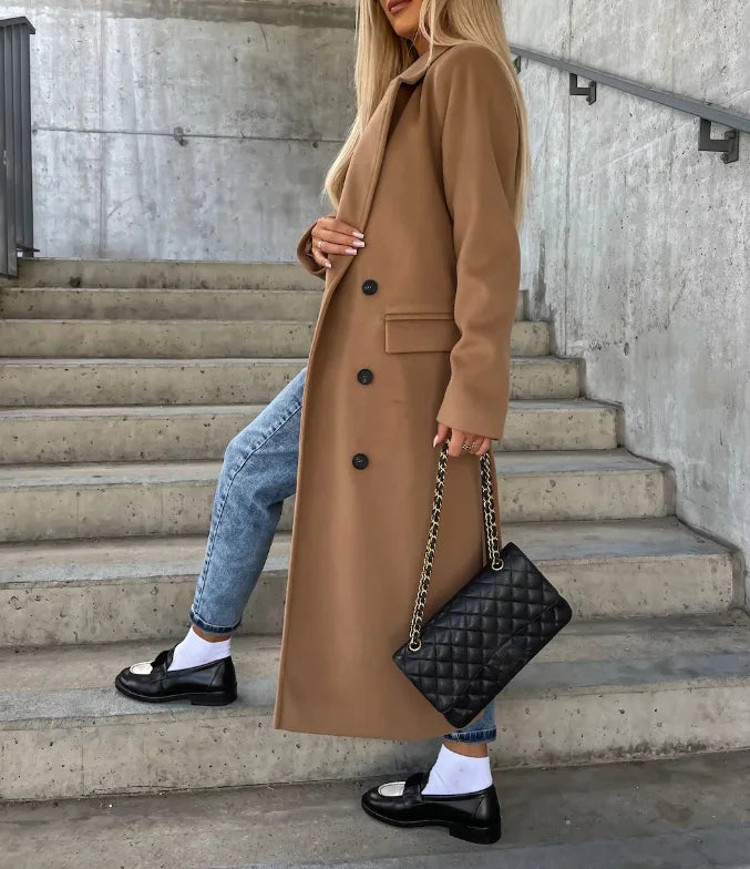 Abrigo de lana mujer con cinturón, diseño cruzado. Ideal para outfits de invierno, cálido y chic.