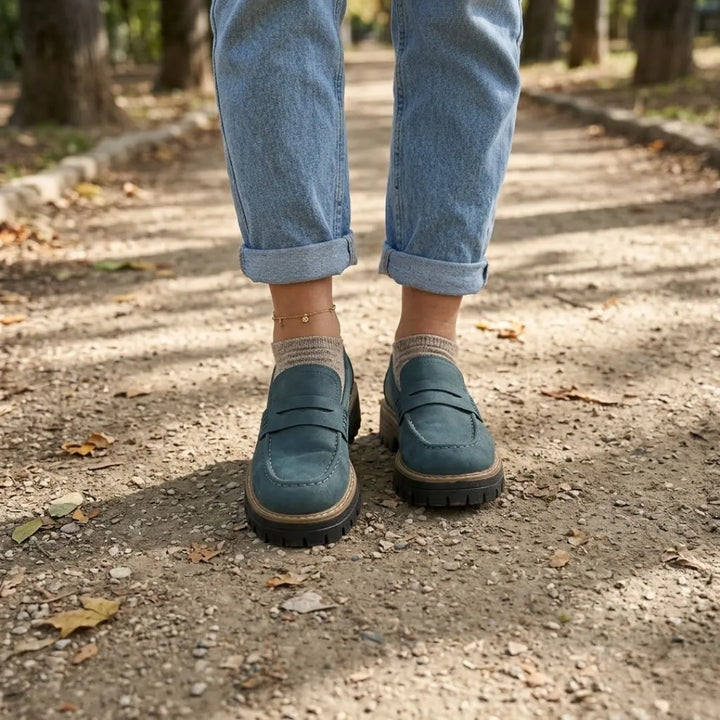 Estilosos mocasines de piel para mujer, suela gruesa, penny slot, moda y confort.