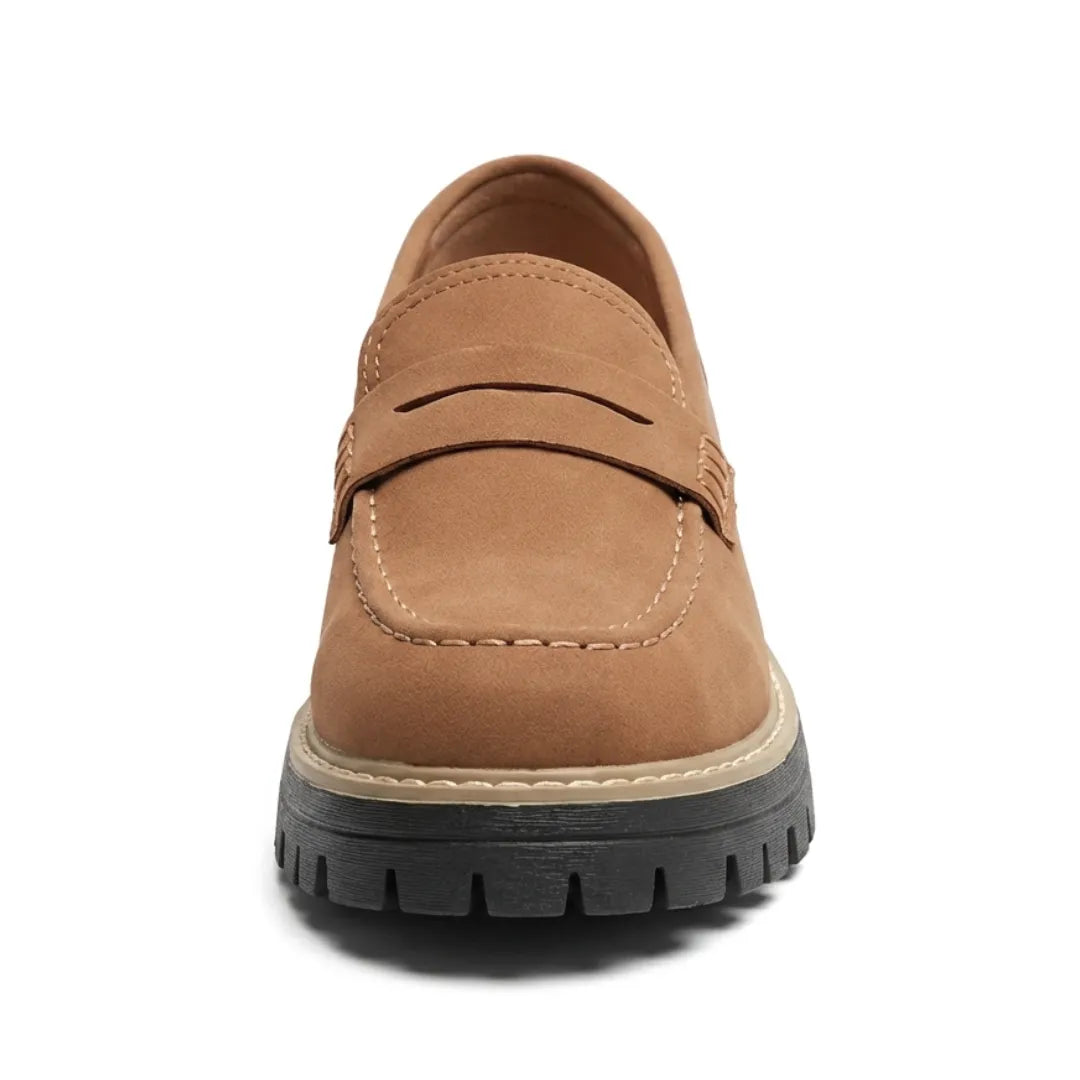 Estilosos mocasines de piel, suela gruesa, slip-on, calzado femenino moderno.