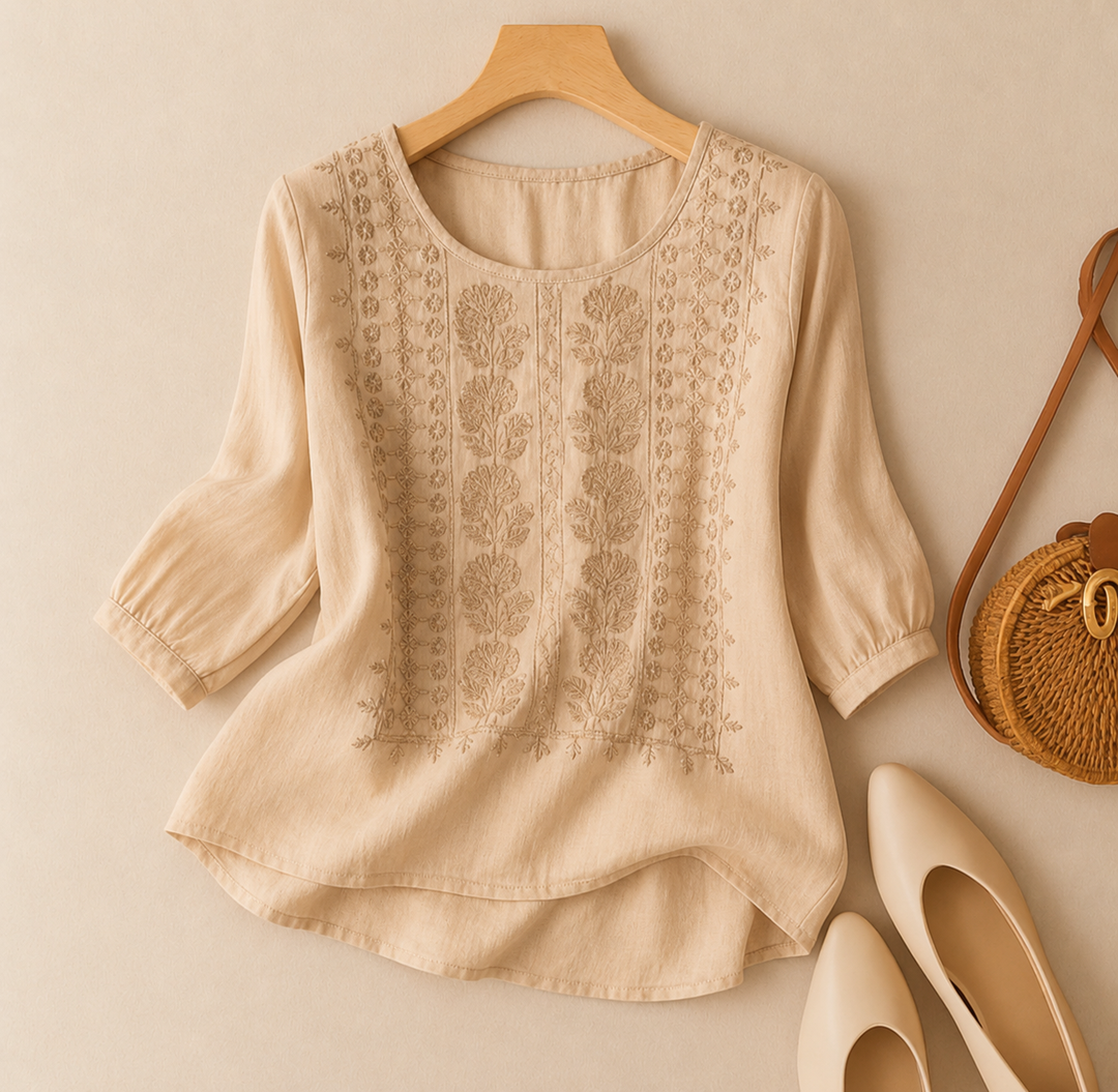 Top de mujer bordado para primavera-verano, manga tres cuartos. Ropa femenina casual y fresca con estilo.