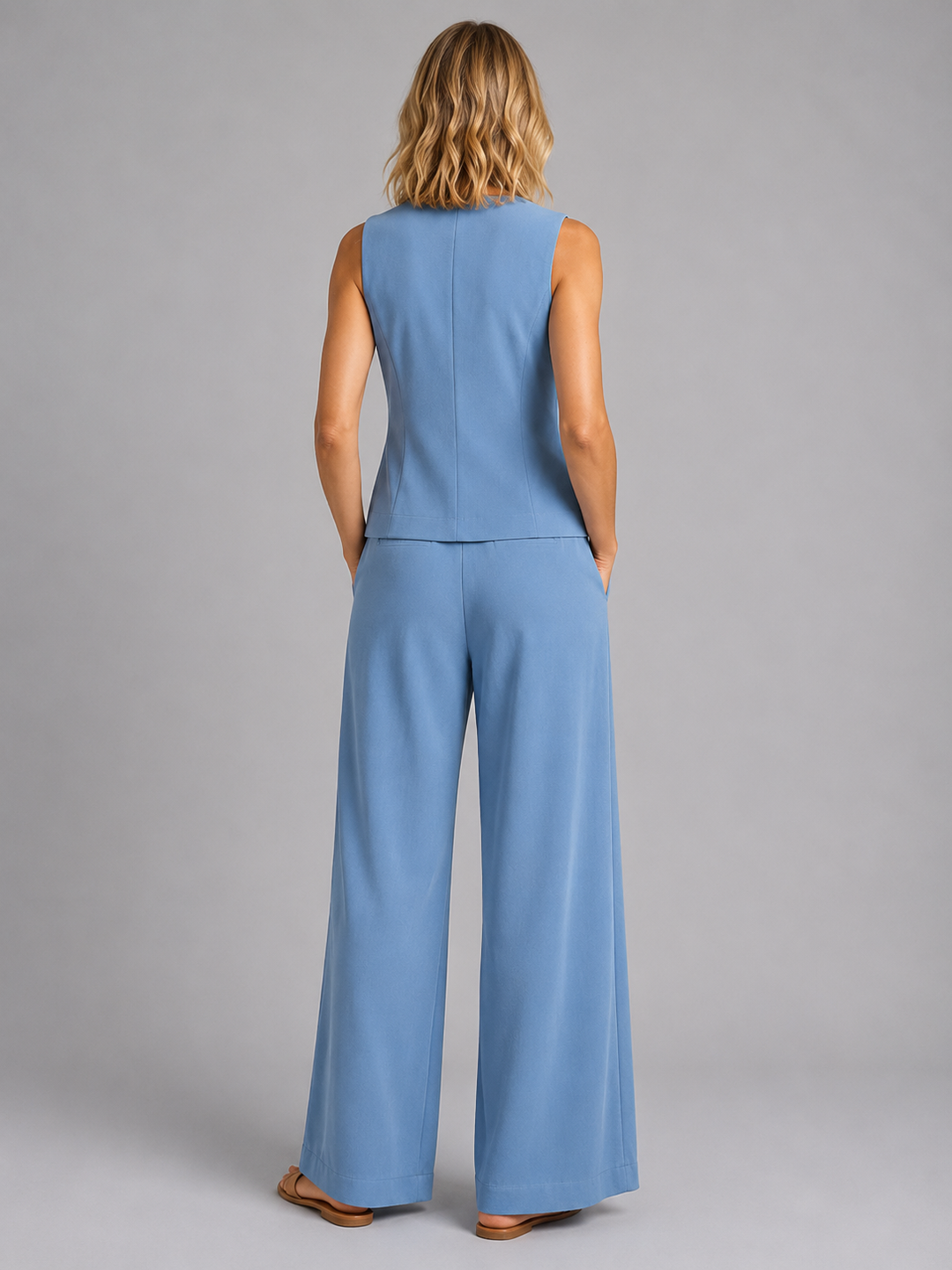 Conjunto de punto de mujer: chaleco y pantalón ancho plisado. Diseño holgado y elegante para confort diario.