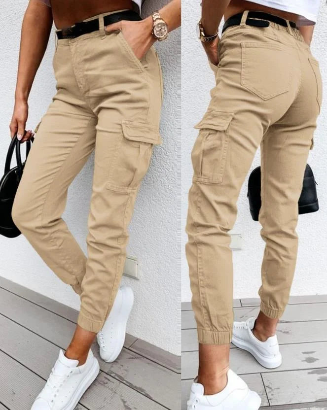 Pantalón cargo de mujer cómodo y holgado con bolsillos, cinturón ajustable para estilo diario.