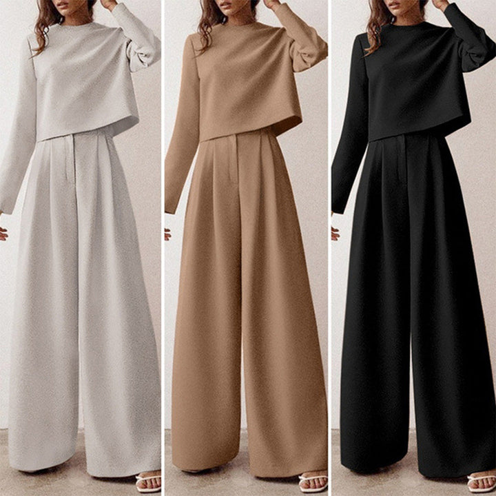 Modelo con conjunto mujer dos piezas, top entallado y pantalón palazzo. Ropa elegante de moda femenina.