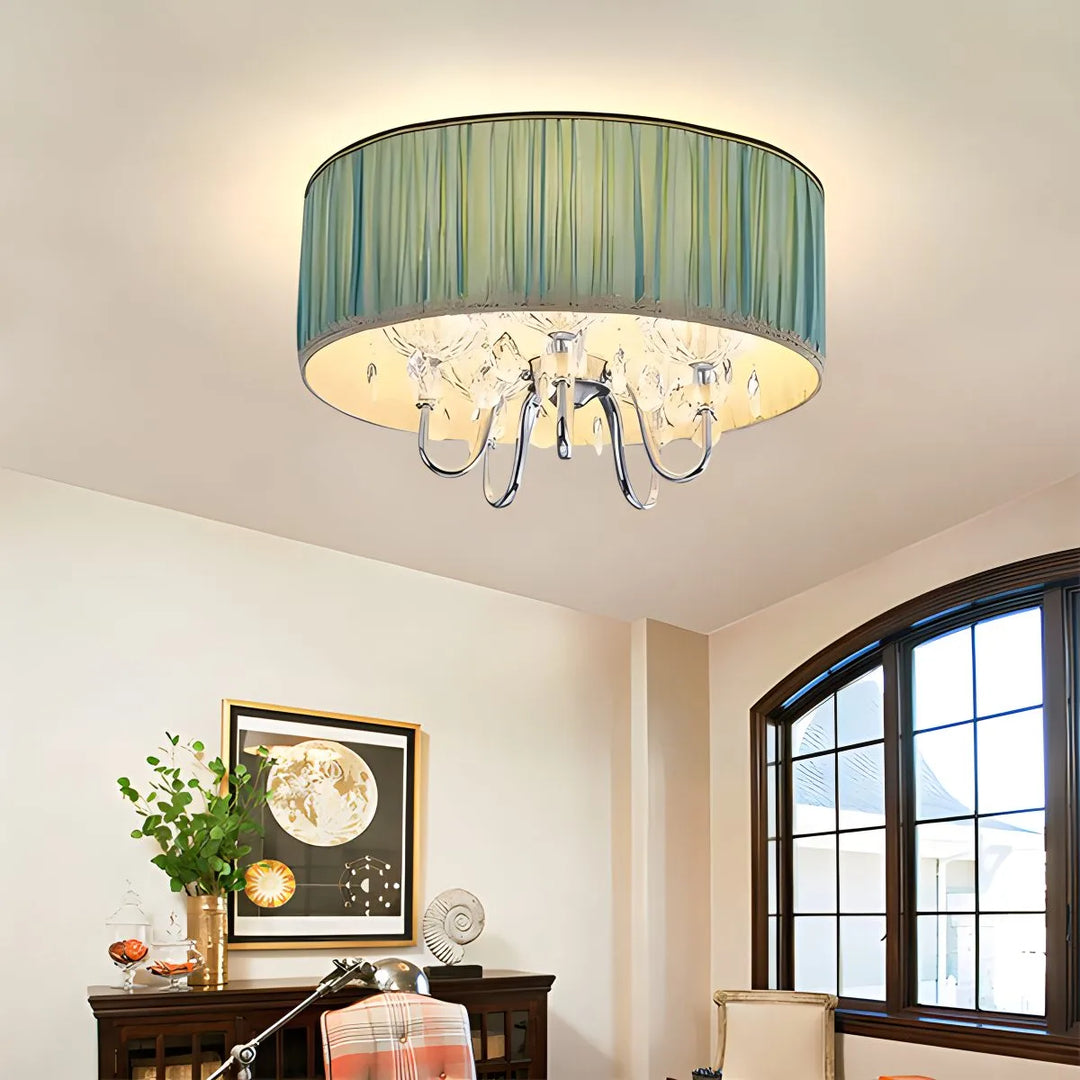 Moderna lámpara colgante de lujo para salón, con estructura metálica y caireles de cristal.