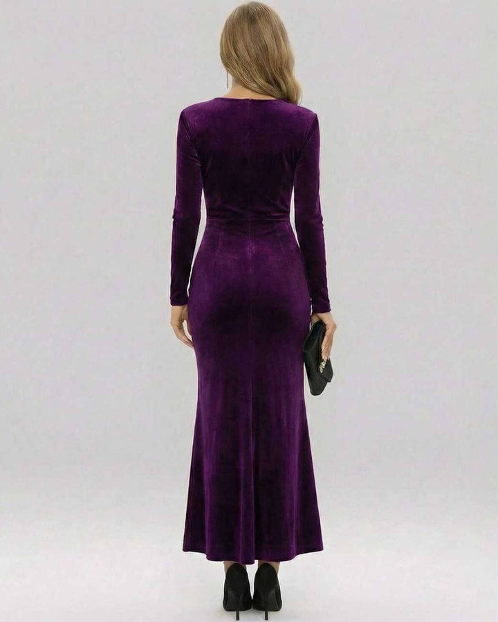 Vestido maxi blanco de noche con escote V y mangas largas, ajustado y elegante para mujer.