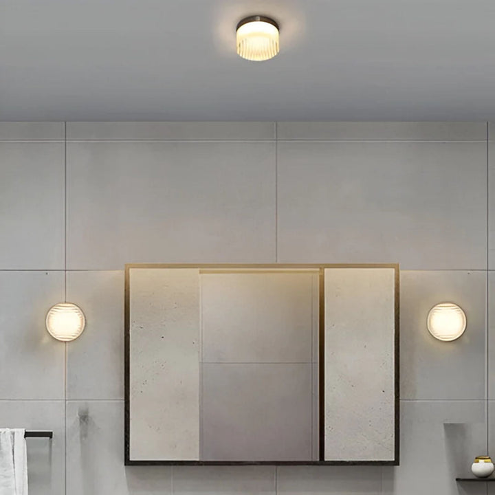 Aplique de pared LED redondo elegante. Ideal para ambientes modernos, ofrece una iluminación interior sofisticada.