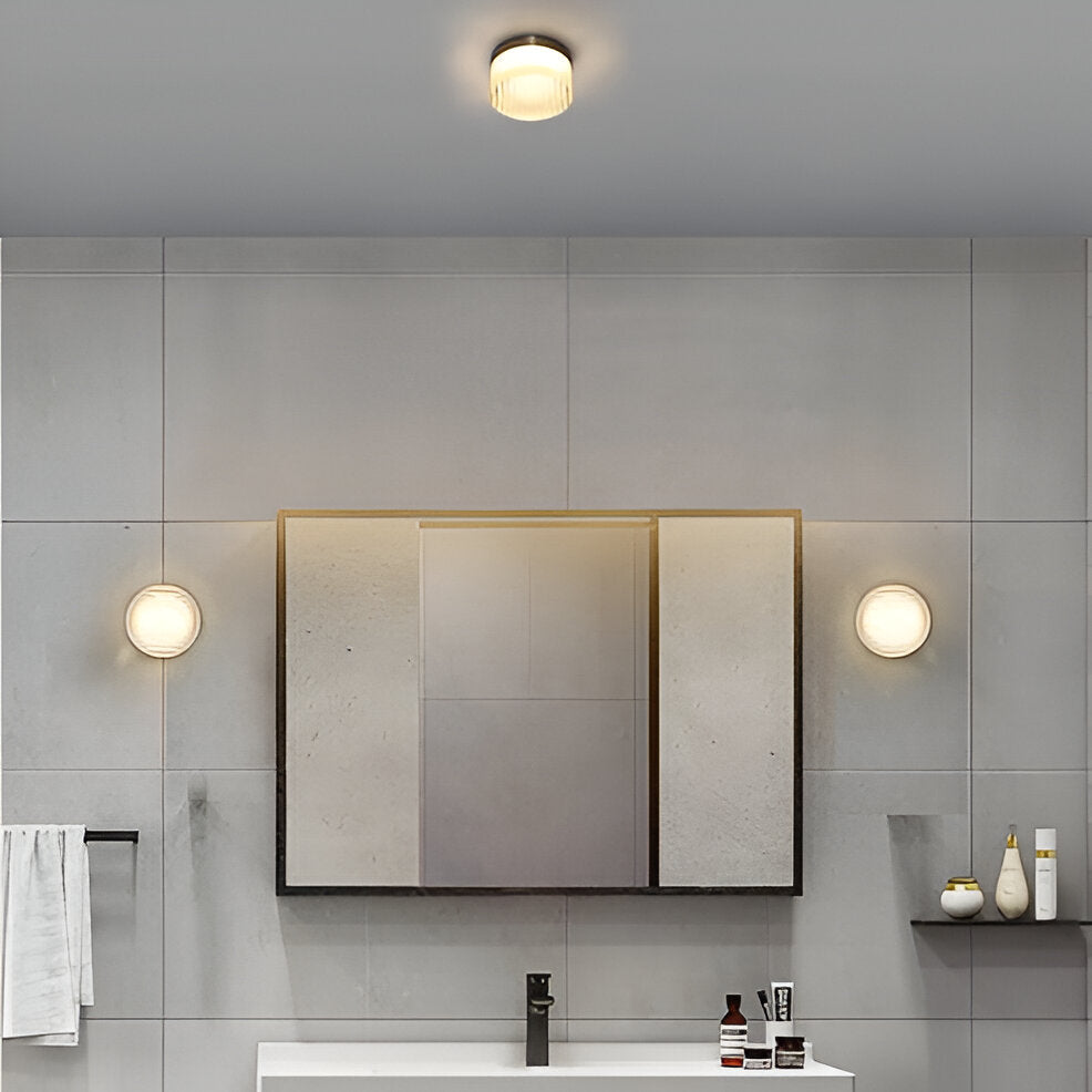 Lámpara de pared LED redonda decorativa. Perfecta para un estilo moderno, crea luz cálida en cualquier espacio.