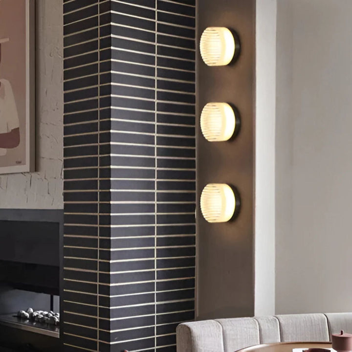 Aplique de pared LED redondo versátil. Apto para crear diferentes ambientes luminosos en tu hogar.