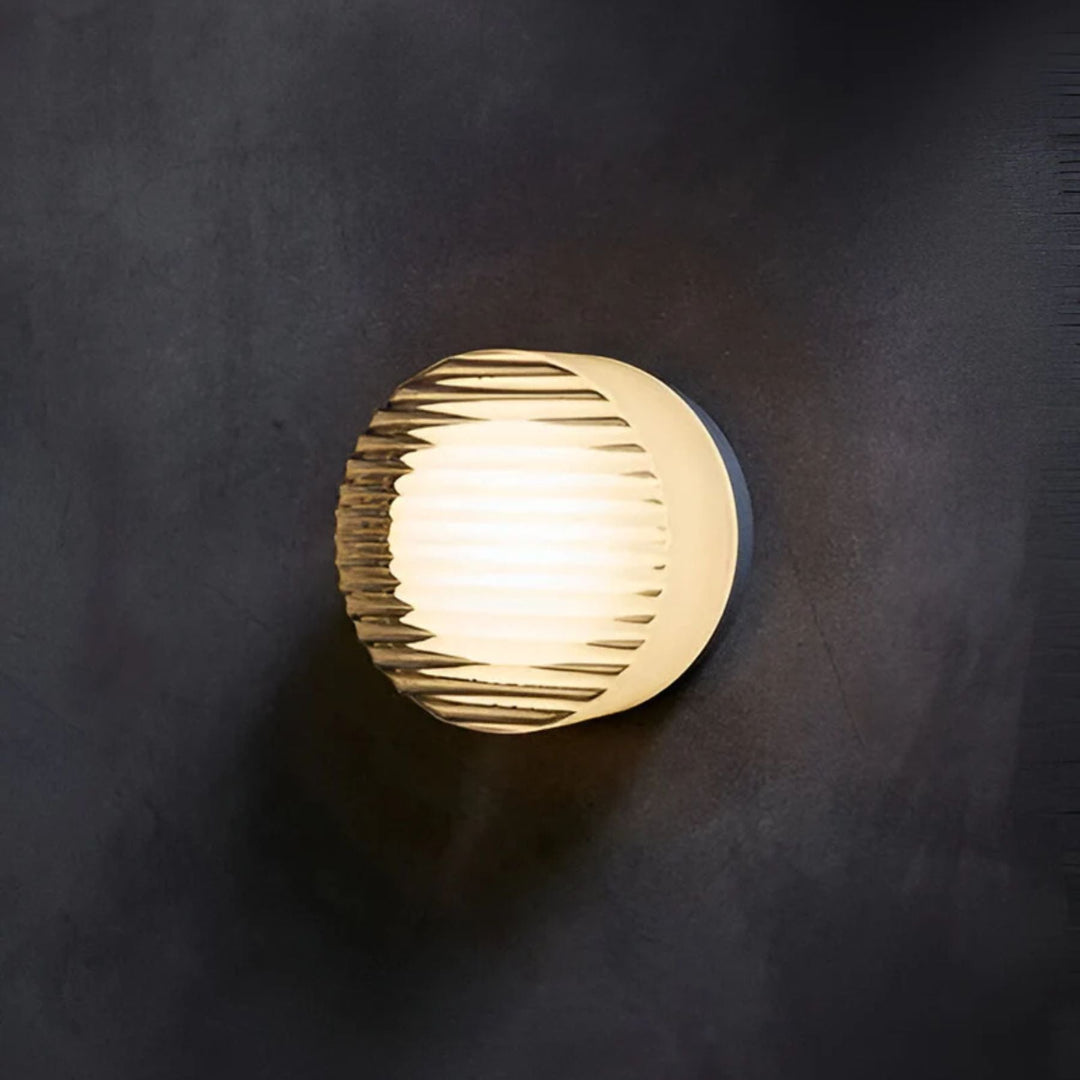 Aplique de pared LED redondo con luz cálida. Perfecto para crear una atmósfera acogedora en cualquier habitación.