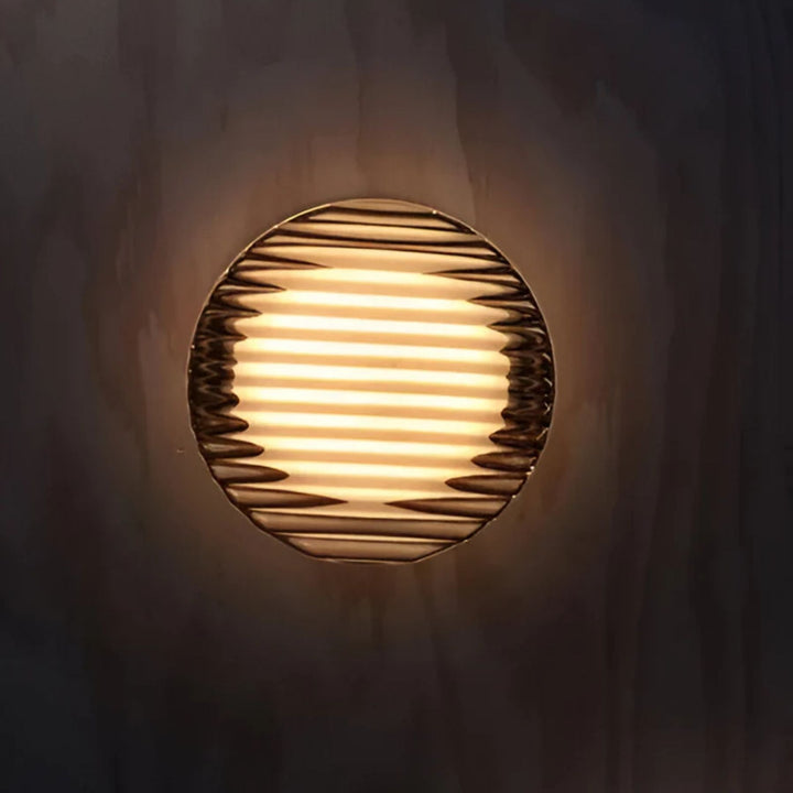 Lámpara de pared LED redonda minimalista. Iluminación neutra para un toque moderno y funcional en tu hogar.