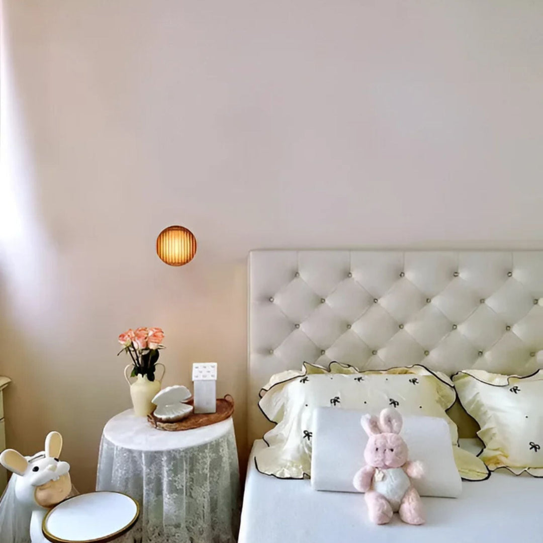 Aplique de pared LED redondo blanco. Realza la decoración del hogar con su estilo moderno y luz brillante.