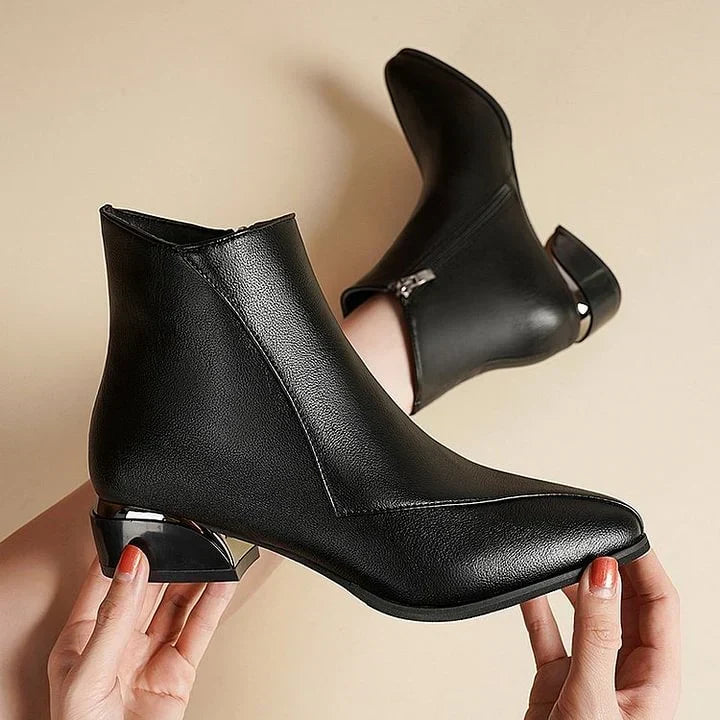 Calzado mujer: Botines versátiles con tacón bajo, punta fina y cremallera, para looks casual y elegantes.