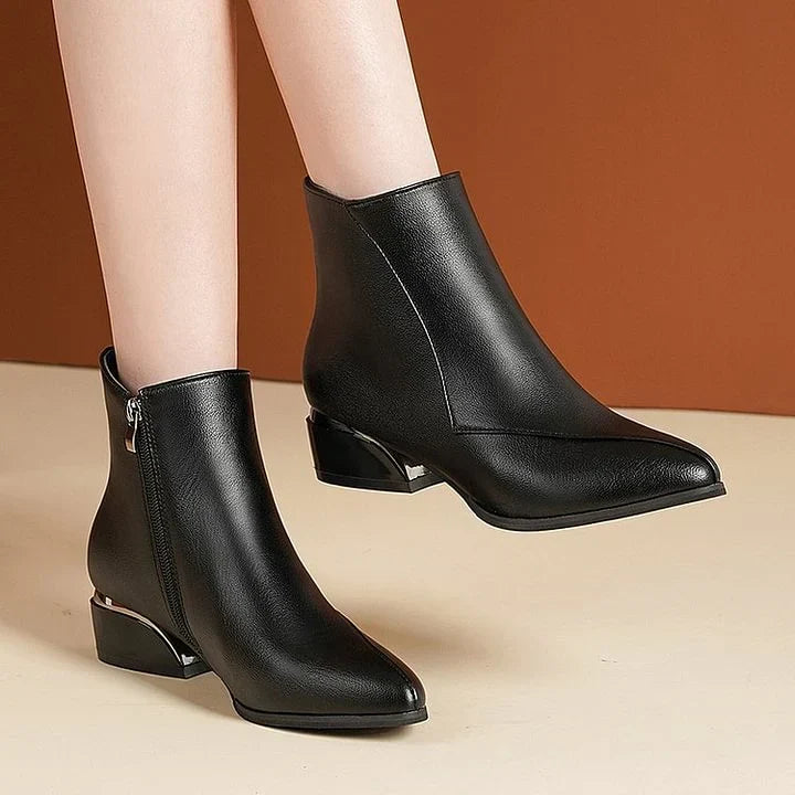 Botines casuales de mujer con punta fina y tacón bajo, perfectos para la moda de otoño.