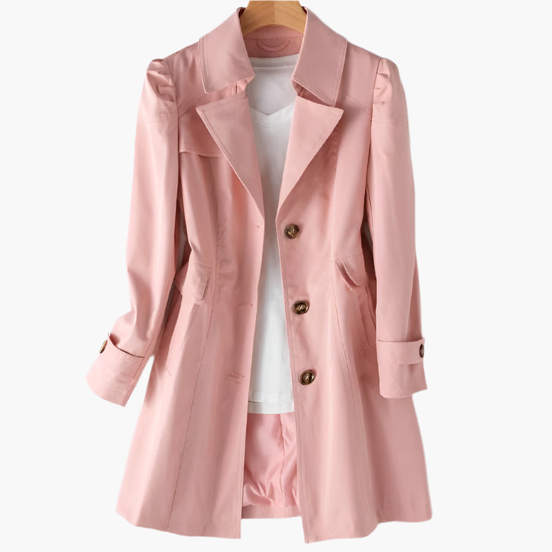 Clásico abrigo gabardina entallado para mujer. Prenda atemporal con solapa y botones, ideal para primavera y otoño.
