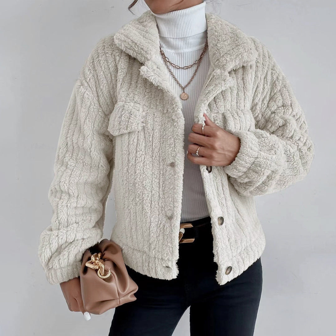 Abrigo de mujer elegante con prácticos bolsillos, prenda de moda para vestir en invierno, versátil para cualquier estilo.