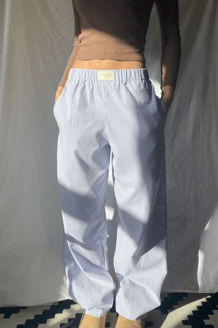 Pantalón de descanso para mujer, suave y cómodo, ideal para lounge o el hogar.