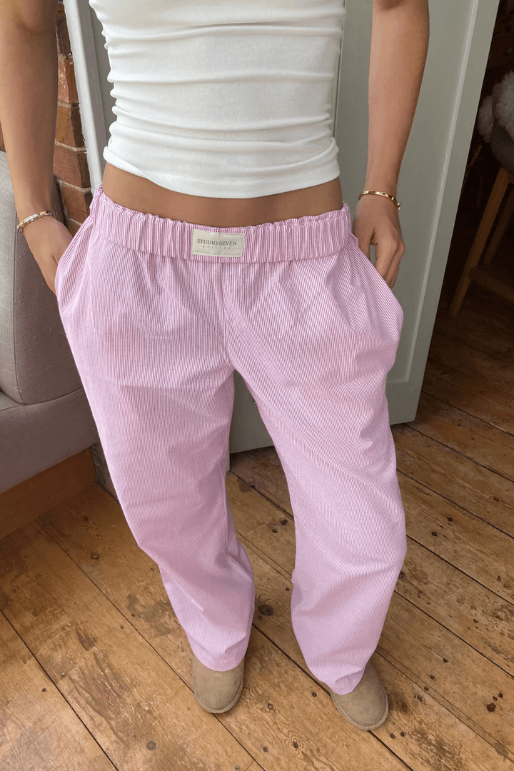 Pantalón de moda para mujer, diseño holgado y cómodo para lounge, ideal como ropa de hogar y casual.