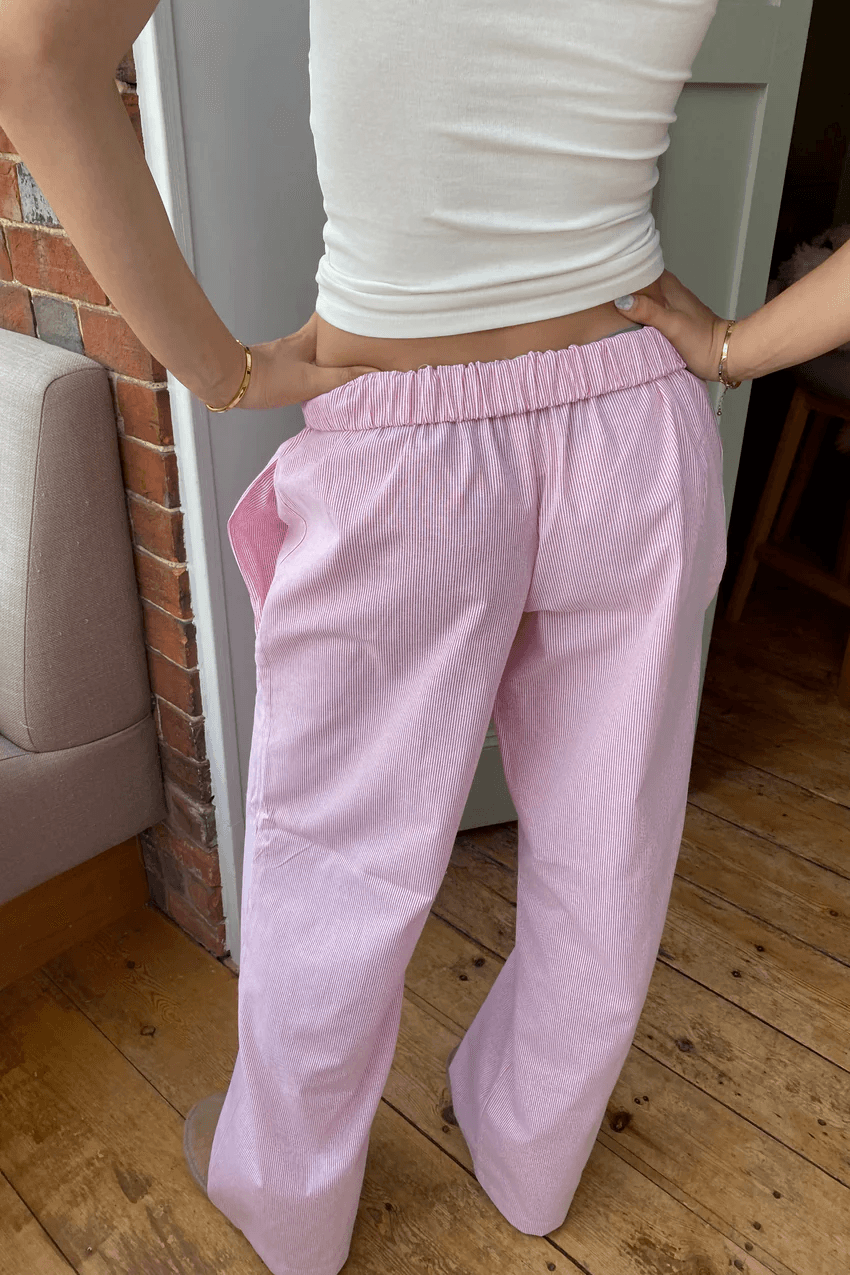 Pantalón de mujer ligero y elástico, tejido suave para máxima comodidad en casa o tiempo libre.