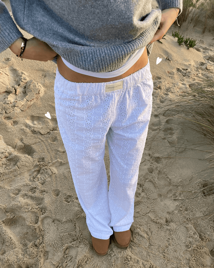 Pantalón de mujer versátil, ligero y elástico, perfecto para el descanso y la relajación en casa con estilo.