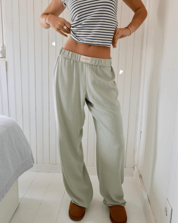 Pantalón de descanso para mujer con cintura elástica, suave al tacto y muy cómodo para cualquier actividad en casa.
