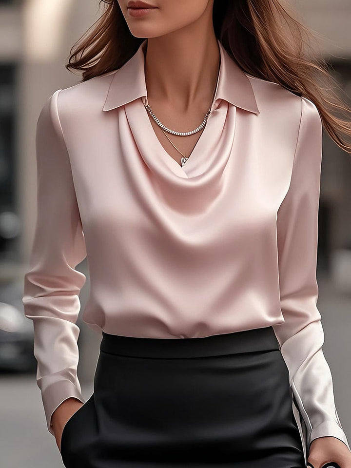 Textura de blusa elegante de mujer con cuello cowl y manga larga. Ideal para moda de ocasiones especiales.