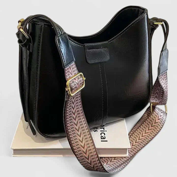 Accesorio de moda femenina: bolso bandolera de piel para mujer con correa ajustable.
