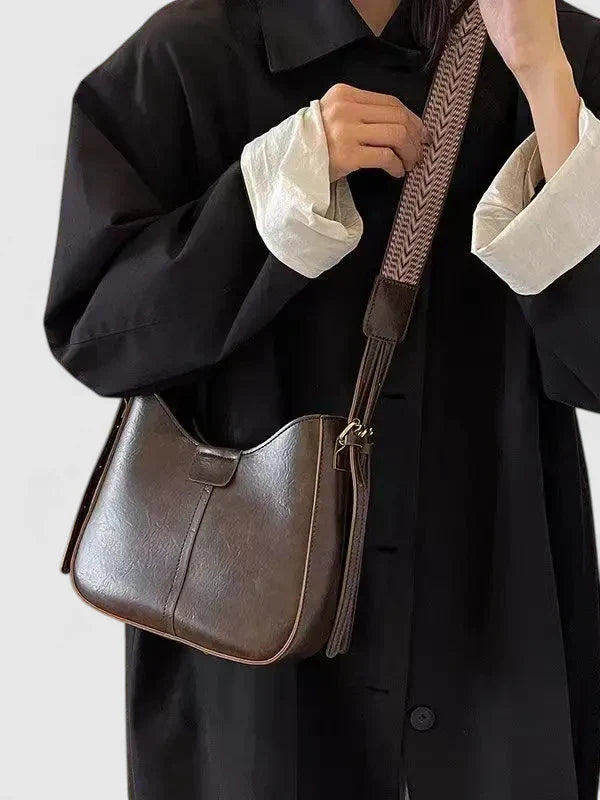 Bolso bandolera versátil de piel para mujer, ideal para uso diario, herrajes dorados.