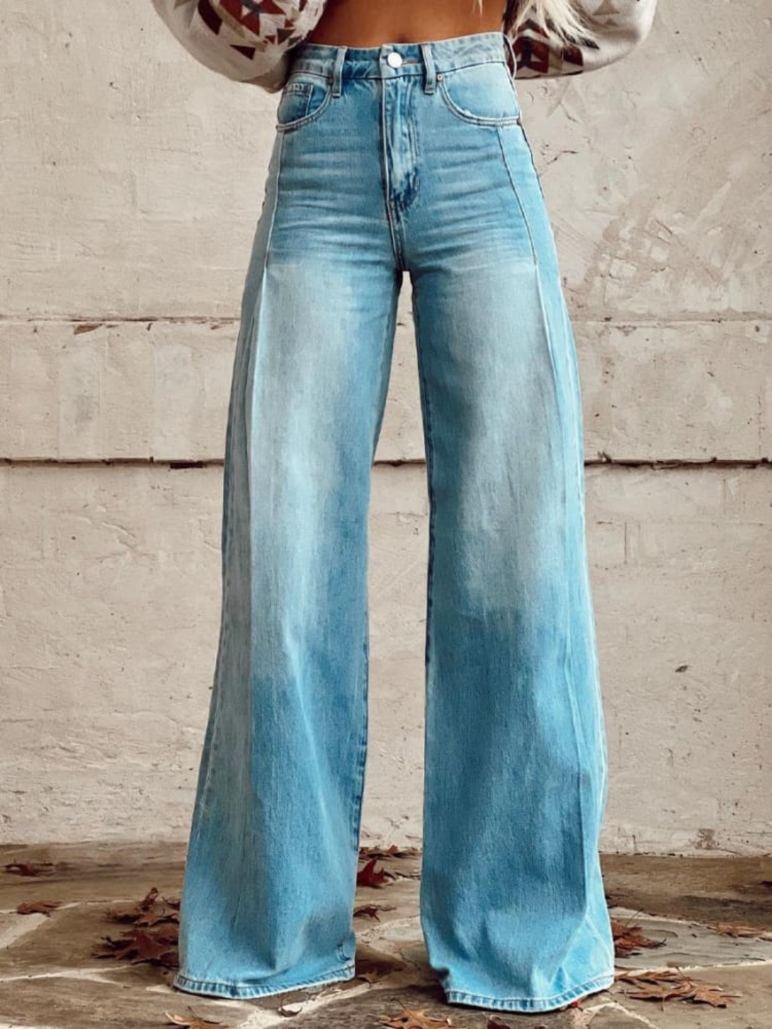 Jeans denim mujer tiro alto, pierna ancha para un estilo casual, moderno y confortable. Perfectos para moda.