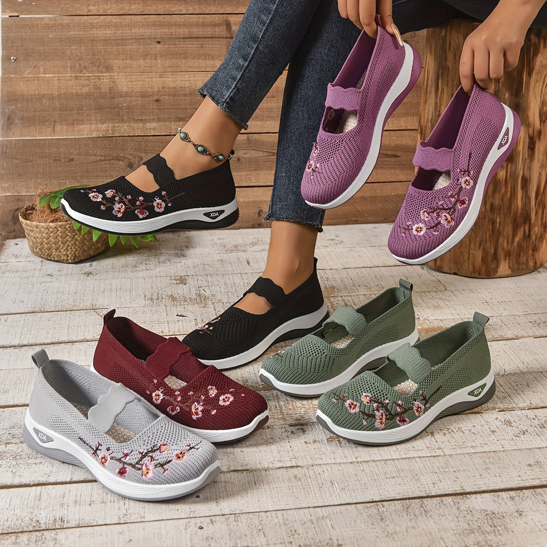 Zapatillas slip-on florales Mary Jane de punto para mujer. Calzado práctico y cómodo para el día a día.