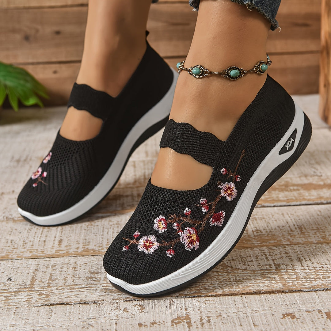 Cómodas zapatillas Mary Jane de punto florales para mujer. Calzado casual de primavera con estilo.