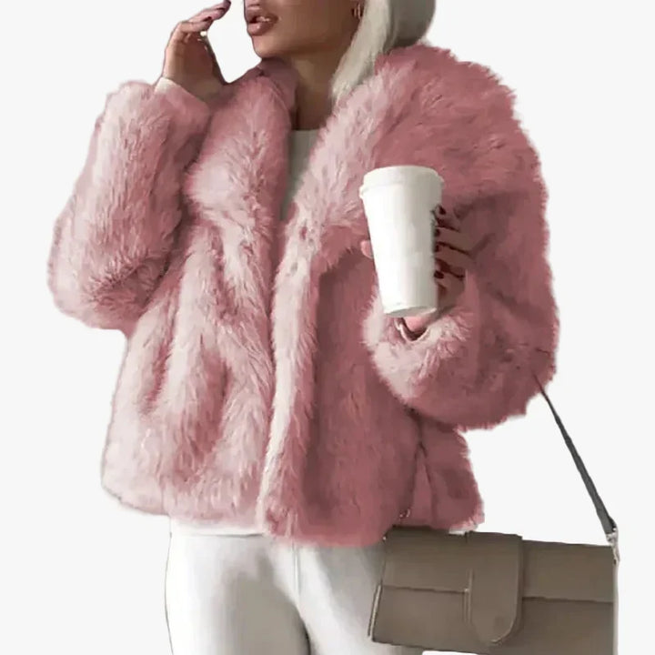 Abrigo corto oversized esponjoso de mujer, moda casual de invierno.