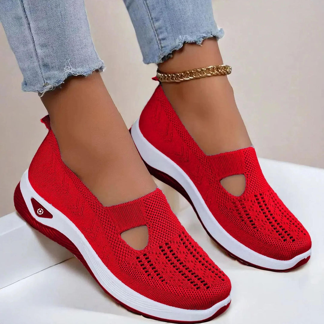Estilo fresco: zapatillas de punto transpirables para mujer con detalles perforados. Calzado de verano.