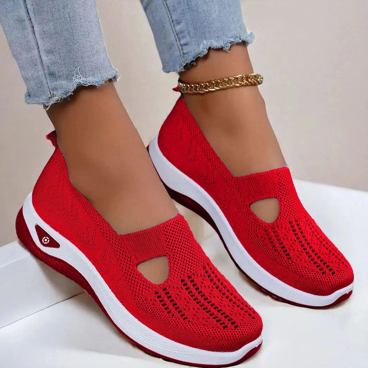 Estilo fresco: zapatillas de punto transpirables para mujer con detalles perforados. Calzado de verano.