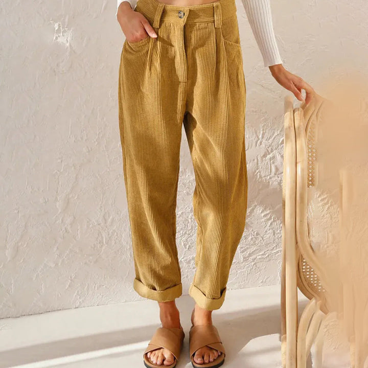 Pantalón mujer estilo casual elegante, corte recto, cintura elástica, moda otoño/invierno.