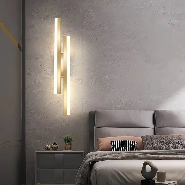Lámpara de pared LED de alta eficiencia en H. Ilumina tu hogar con estilo moderno y diseño minimalista.