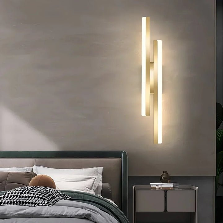 Lámpara de pared LED en H. Ideal para proyectos de diseño interior que buscan minimalismo y modernidad.