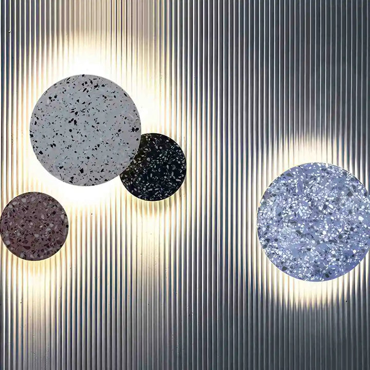 Aplique de pared de terrazo con luz difusa, estilo nórdico, perfecto para dormitorio.