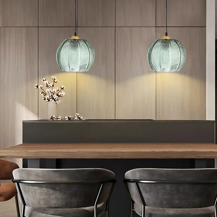 Lámpara colgante Aalin de cristal esmerilado con diseño de hojas para comedor moderno. Iluminación ambiental.